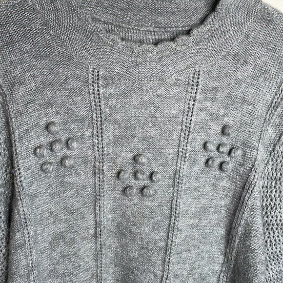 Lauren Conrad women’s Pom Pom sweater, soft gray with metallic threads, size 2X - Picture 4 of 11